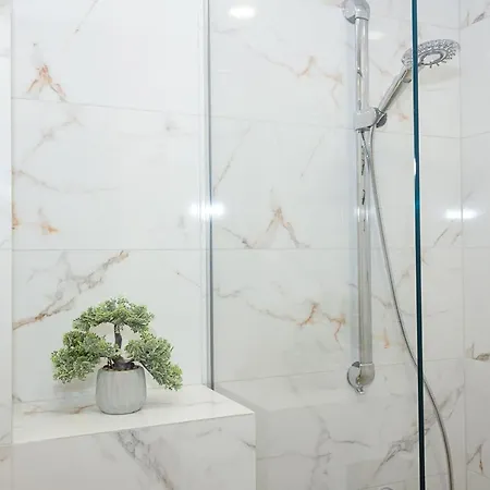 1bd Sea Garden Retreat With Dedicated Workspace By Flat Mаnager דירה וארנה